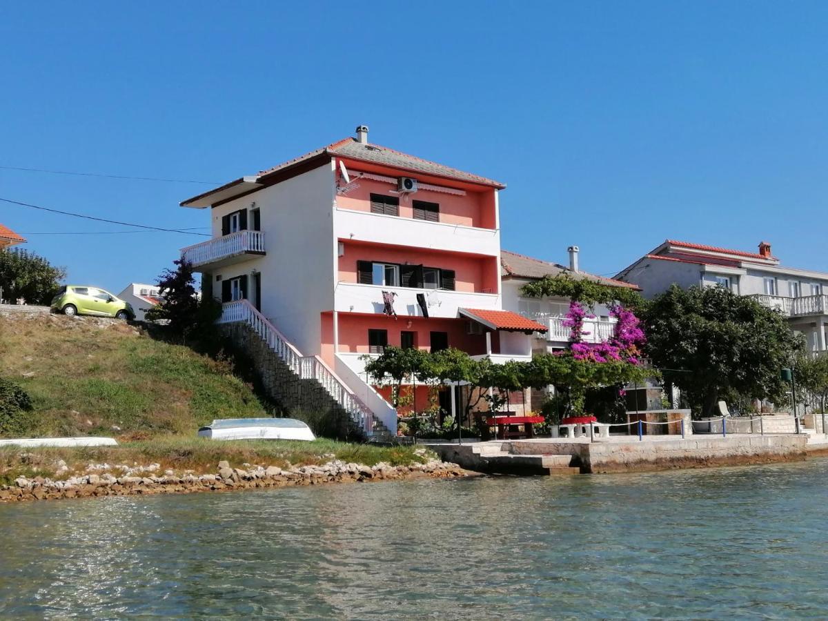 Apartmani Mirko Ljubac Ražanac Extérieur photo